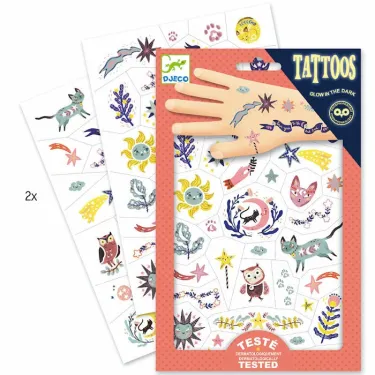 Tatouages phosphorescents « Sweet dreams » DJECO 9592 sur packaging rose, avec illustrations et fils d’astres et animaux lumineux à coller