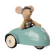 Petite souris et sa voiture de collection bleue avec garage Maileg