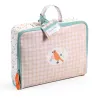 Valise de voyage pour poupée POMEA de Djeco 7860