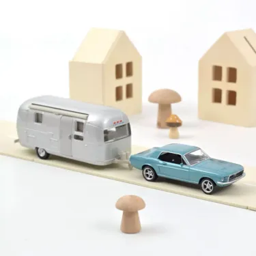 Ford Mustang 1968 Bleue avec caravane Airstream Norev 1-43