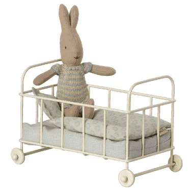 Lit bébé en métal blanc pour souris Maileg
