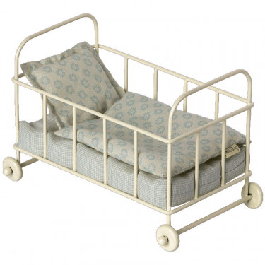 Lit bébé en métal blanc pour souris Maileg