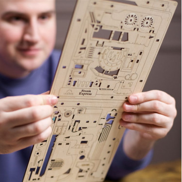 Locomotive à vapeur – UGEARS Puzzle 2,5D en bois