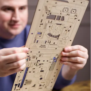 Locomotive à vapeur – UGEARS Puzzle 2,5D en bois