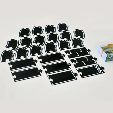 Jeu de circuit miniature Circuit Grand Prix Waytoplay, coffret 24 pcs avec plaques noires et contours blancs.