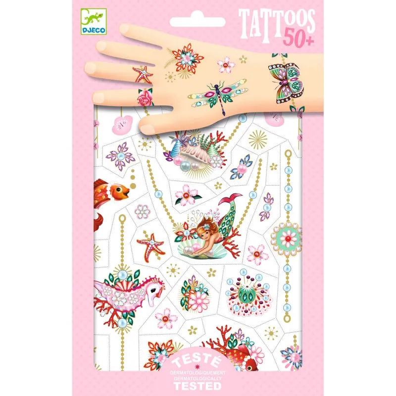 Tatouages temporaires “Les bijoux de Fiona” DJECO 9586 sur packaging rose, main illustrée montrant des motifs floraux et marins.