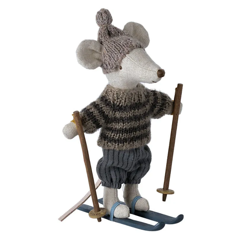 Grand frère souris aux sports d'hiver sur ses skis MAILEG - Gris