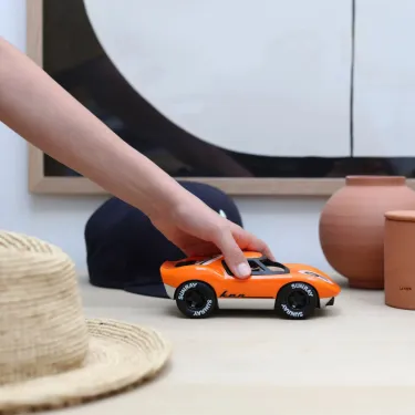 Voiture Playforever mini Ken Gibson orange