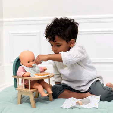 L'heure du repas, accessoire pour poupée POMEA de Djeco 7855