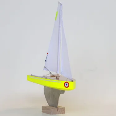 Voilier TIROT en bois "Le Korrigan"