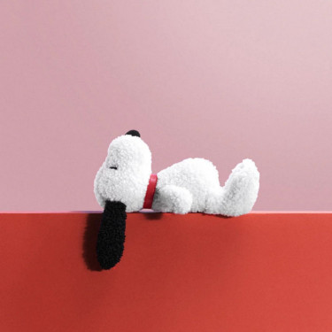 Peluche Snoopy endormi 17cm en boîte cadeau "niche"