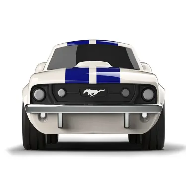 Voiture jouet Ford Mustang beige avec bande bleue centrale, calandre noire et phares gris, vue frontale.
