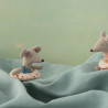Petite soeur souris de plage avec bouée Maileg - Pois rouges