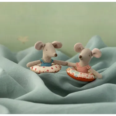 Petite soeur souris de plage avec bouée Maileg - Pois rouges