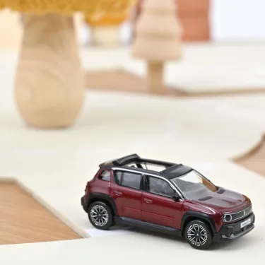 Renault 4 E-Tech 2025 rouge carmin Norev 1/64