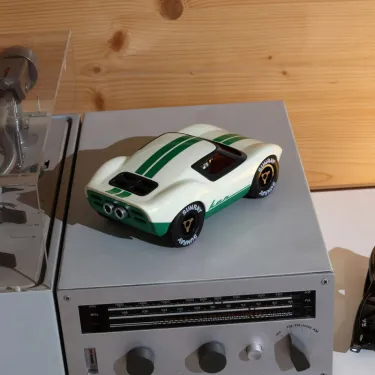Voiture Playforever mini Ken Cline blanc