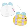 Patate “Petites formes” DJECO 8984 : dessin de papillon géant à doigts, une face blanche à gauche, face colorée jaune à droite avec boutons violets et motifs.