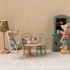 Table à manger ovale miniature en bois naturel pour souris Maileg