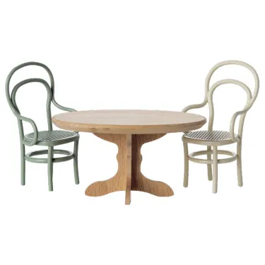 Table à manger ovale miniature en bois naturel pour souris Maileg