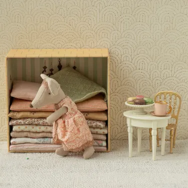 Table blanche miniature (petit modèle) pour souris Maileg