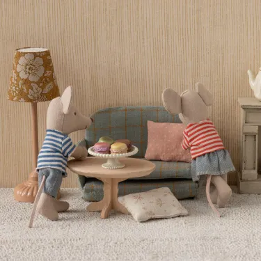 Table basse ovale miniature en bois naturel pour souris Maileg