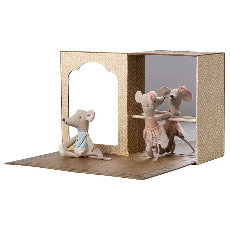 Studio de danse avec petite soeur et petit frère souris danseurs de ballet Maileg