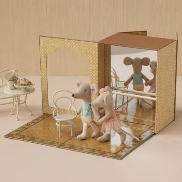 Studio de danse avec petite soeur et petit frère souris danseurs de ballet Maileg