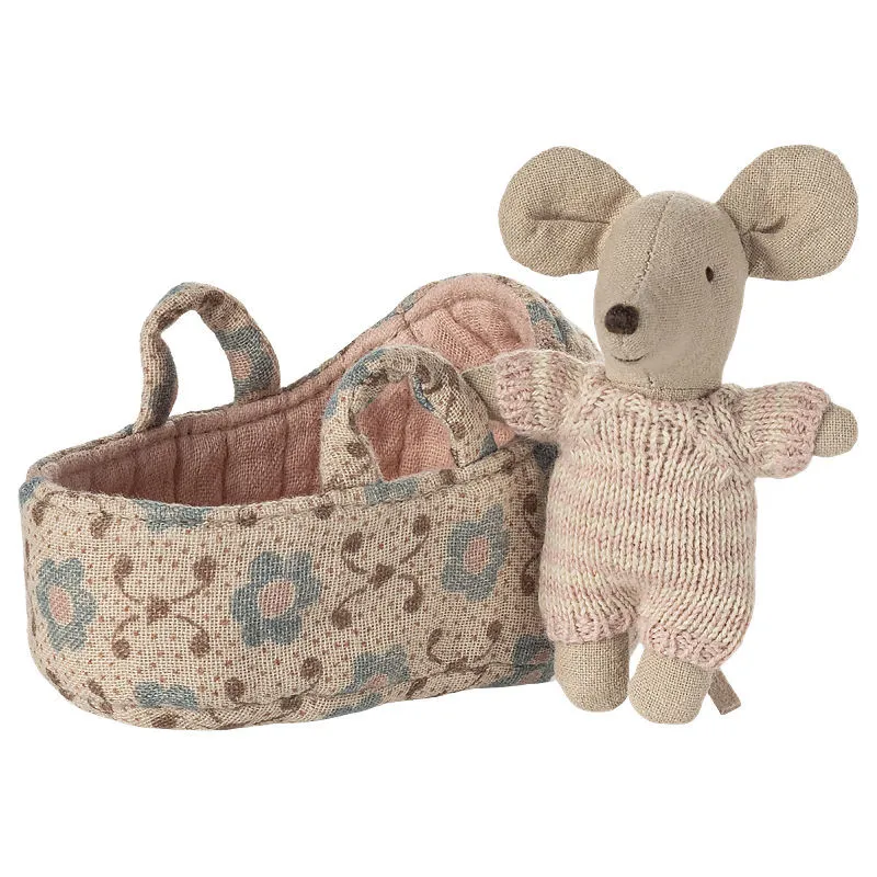 Bébé souris dans son couffin Maileg - Rose