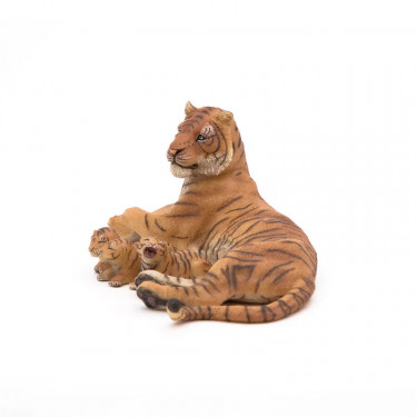 Tigresse couchée allaitant PAPO 50156