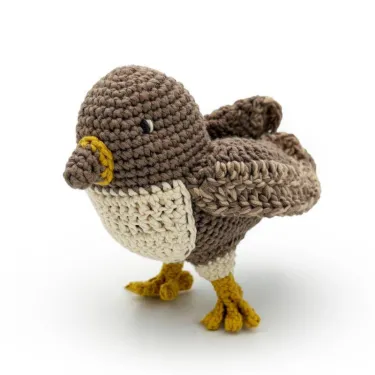 Hochet Oiseau marron en crochet en coton bio - Myum -The veggy toys