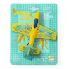 Petit planeur jaune DJECO 2100 "Fire Jet" avec ailes décoratives et queue bleue et son packaging en carton coloré.