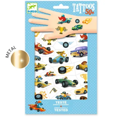 Tatouages « Bolides » DJECO 9916 : planche de tatouages temporaires métal sur fond bleu à pois avec voitures de course et flammes.