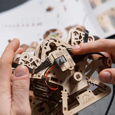 Moteur V8 Ugears