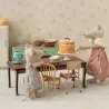 Longue table à manger en bois pour souris Maileg