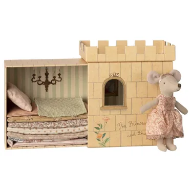 Princesse souris au petit pois avec son château Maileg, vue sur l'intérieur