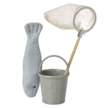 Set de pêche pour souris Maileg, avec poisson en tissu, seau en métal et épuisette