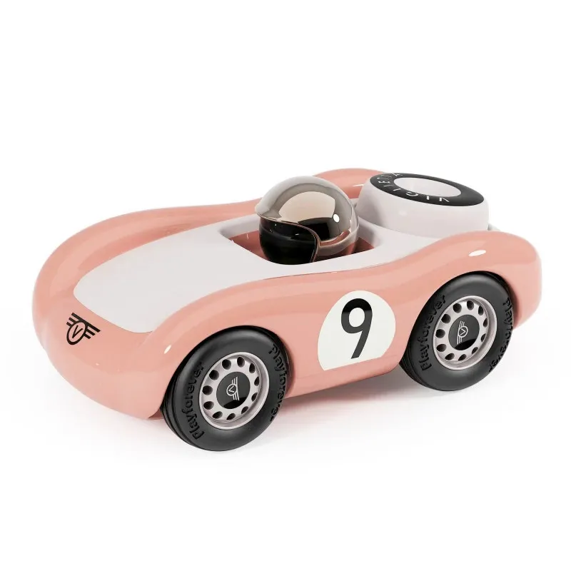 Voiture de course Viglietta Playforever Dottie, design vintage rose clair avec pilote et pneus noirs, numéro 9.
