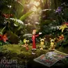Tubo SPIROU et MARSUPILAMI : 7 figurines Plastoy en petit musée floral, près d’un magazine de BD ouvert.