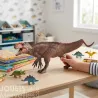 Yangchuanosaure, figurine dinosaure PAPO 55100 posée sur une table, entourée de livres et de petites figurines colorées.