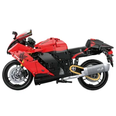 Moto Suzuki Hayabusa en pièces, modèle à assembler, avec structure rouge et éléments noirs et gris, chaîne et échappement visible.