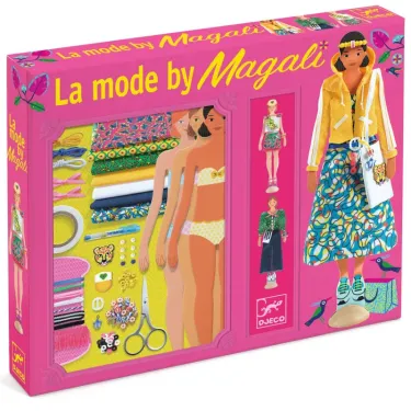 Coffret La mode by Magali, atelier de mode DJECO 9336, packaging rose vif avec mannequins, vêtements et accessoires de couture.