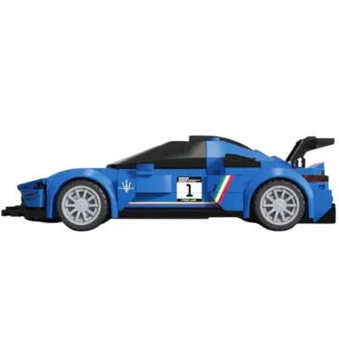 Voiture de course Cada bleu Maserati MC20 GT2, modèle détaillé avec sponsor et numéro 1, vue latérale.