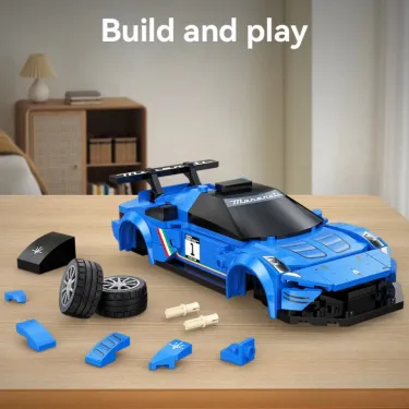 Maserati MC20 GT2 en construction Cada, carrosserie bleue avec éléments détachés et roue arrière, prêt à assembler avec pièces bleues