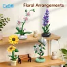 Compositions floraless en construction: tournesols et orchidées en mini-briques CADA 187 pièces sur étagère, avec petits animaux