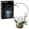 Kit de construction Cada fleurs Hiver avec plus de 900 pièces: œuvre florale en pièces de construction, fleurs blanches dans un panier, structure en branches et cadre doré.