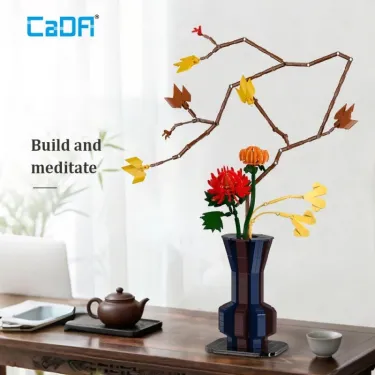 Kit de construction Cada fleurs Automne avec plus de 750 pièces, vase géométrique bleu décoré de branches et fleurs en briques ABS.