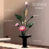 Bouquet en kit "Cada fleurs d'Été" avec fleurs de lotus roses et feuilles vertes, vase fléché et socle noir, décor floral.
