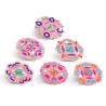 Toupies à personnaliser Flower Power DIY Djeco 7986, six pièces roses décoratives à assembler et personnaliser.