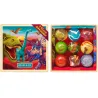 Coffret de 9 billes calots “Dinosaures” Billes & Co avec illustrations de dinosaures sur la boîte ouverte et billes colorées à l'intérieur.