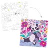 Pattes de velours : coloriage à points numérotés avec un ourson en haut et panda dans un jardin fleuri coloré (dJECO 8698).